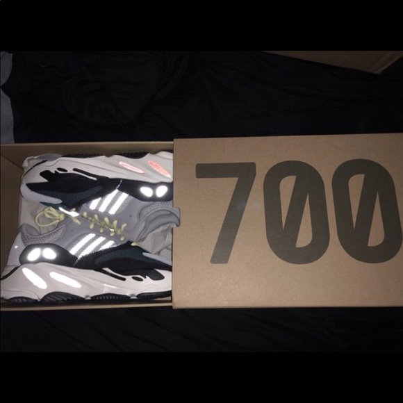 yeezy 700 deadstock